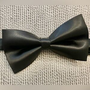 Bow tie